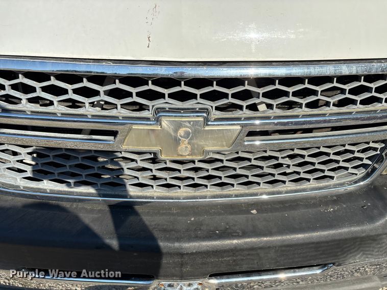 image for item EN5528 2005 Chevrolet Silverado 3500 utility bed pickup truck