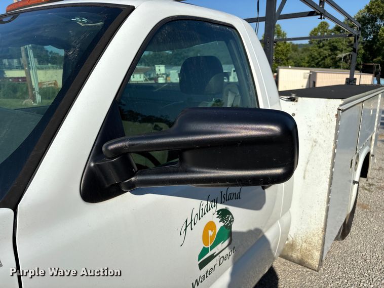 image for item EN5528 2005 Chevrolet Silverado 3500 utility bed pickup truck