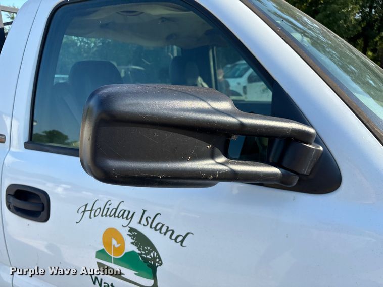 image for item EN5528 2005 Chevrolet Silverado 3500 utility bed pickup truck