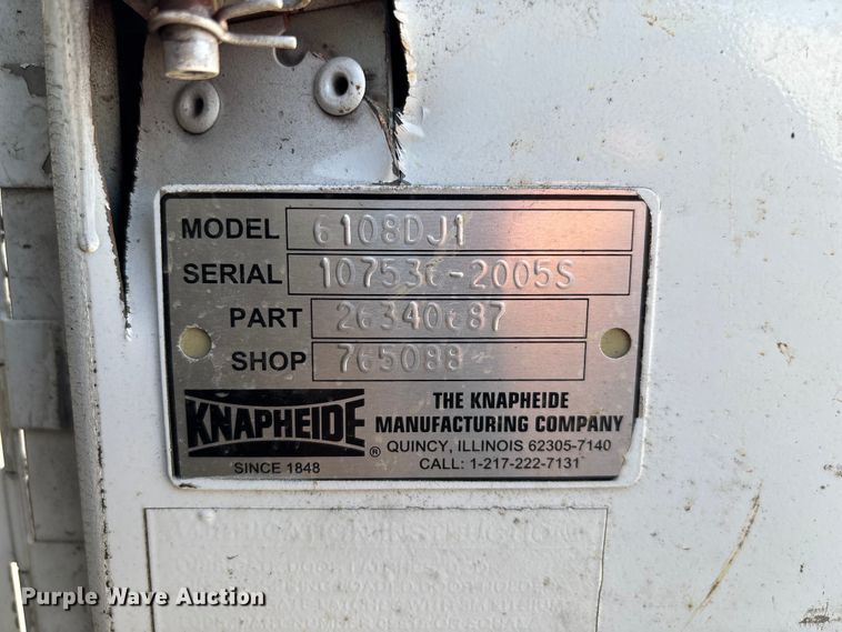 image for item EN5528 2005 Chevrolet Silverado 3500 utility bed pickup truck