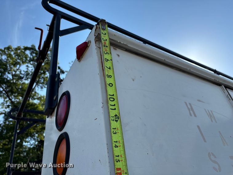 image for item EN5528 2005 Chevrolet Silverado 3500 utility bed pickup truck