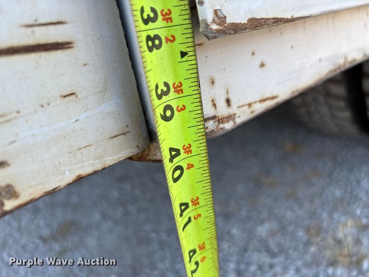 image for item EN5528 2005 Chevrolet Silverado 3500 utility bed pickup truck