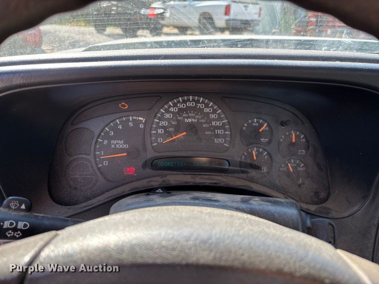 image for item EN5528 2005 Chevrolet Silverado 3500 utility bed pickup truck