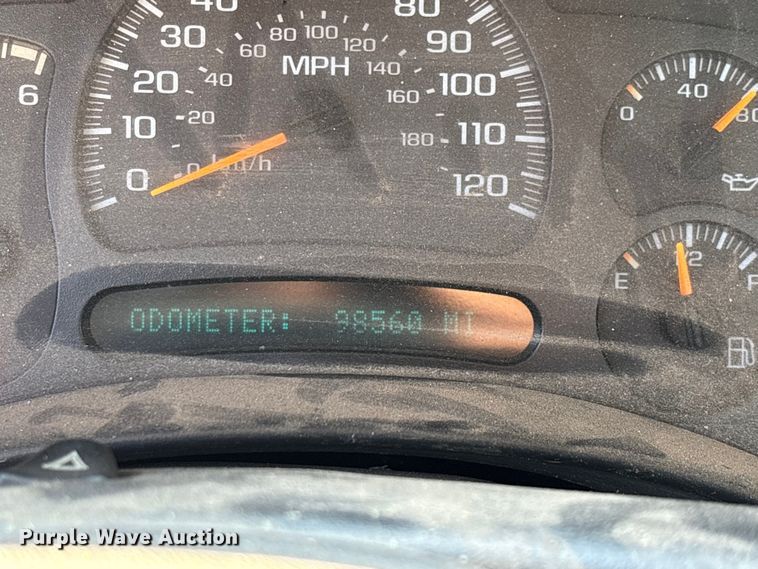 image for item EN5528 2005 Chevrolet Silverado 3500 utility bed pickup truck