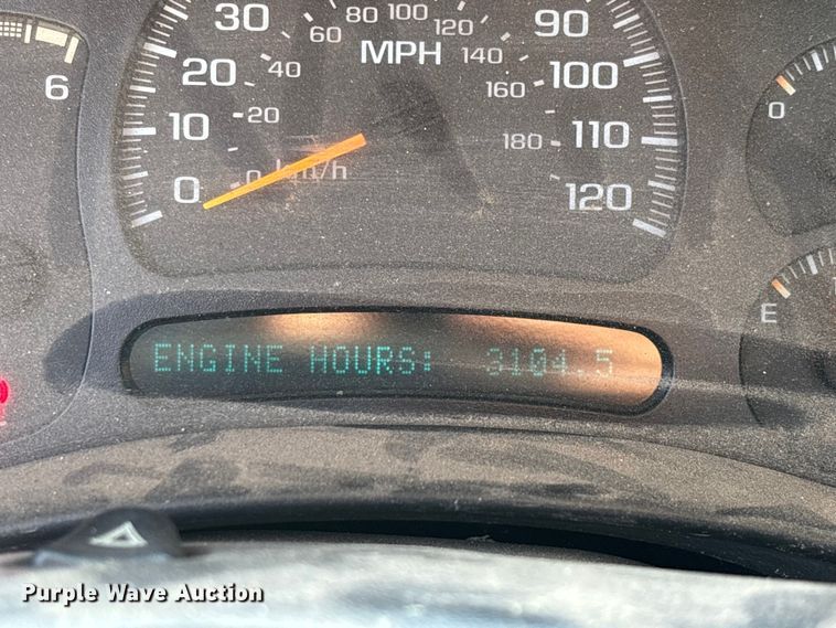 image for item EN5528 2005 Chevrolet Silverado 3500 utility bed pickup truck