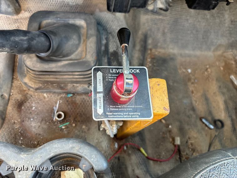 image for item EN5528 2005 Chevrolet Silverado 3500 utility bed pickup truck