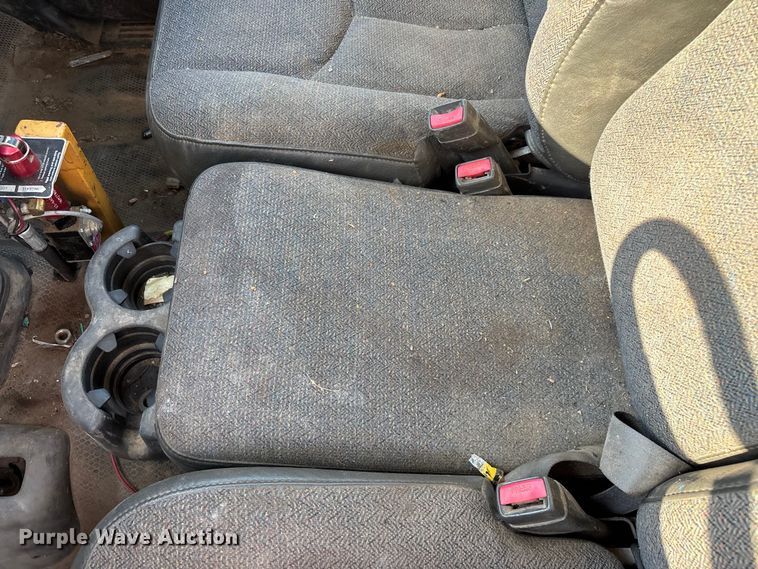 image for item EN5528 2005 Chevrolet Silverado 3500 utility bed pickup truck