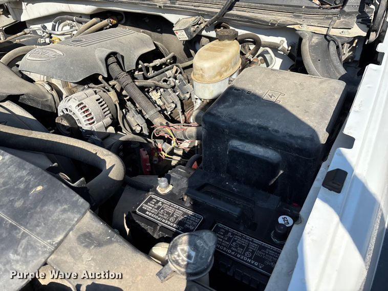 image for item EN5528 2005 Chevrolet Silverado 3500 utility bed pickup truck