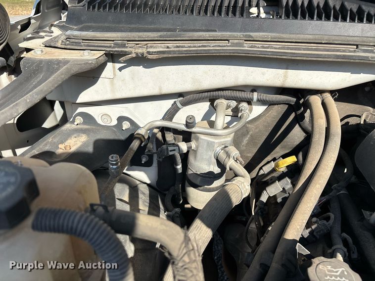 image for item EN5528 2005 Chevrolet Silverado 3500 utility bed pickup truck