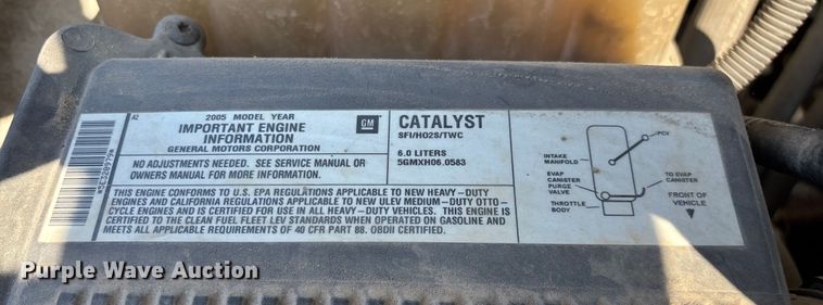 image for item EN5528 2005 Chevrolet Silverado 3500 utility bed pickup truck