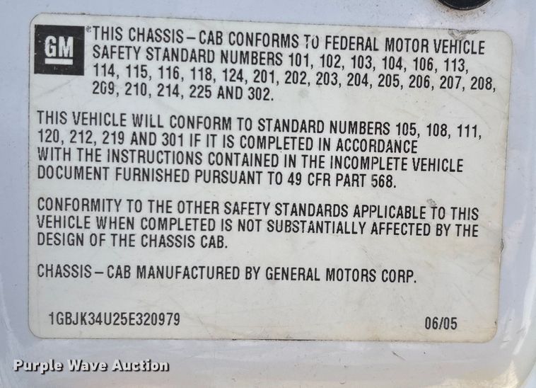 image for item EN5528 2005 Chevrolet Silverado 3500 utility bed pickup truck