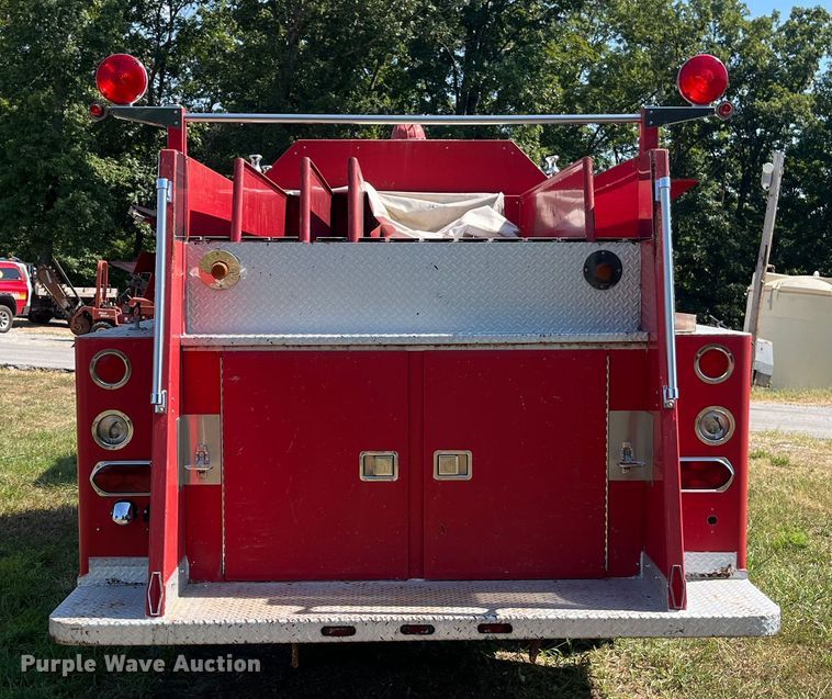 image for item EN5529 1979 Ford 900 pumper fire truck