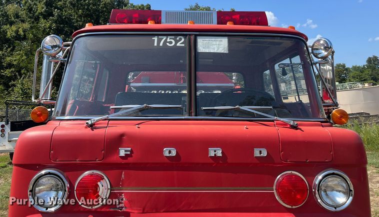 image for item EN5529 1979 Ford 900 pumper fire truck