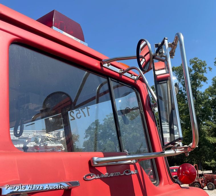 image for item EN5529 1979 Ford 900 pumper fire truck