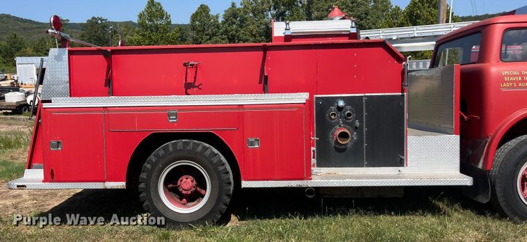 image for item EN5529 1979 Ford 900 pumper fire truck