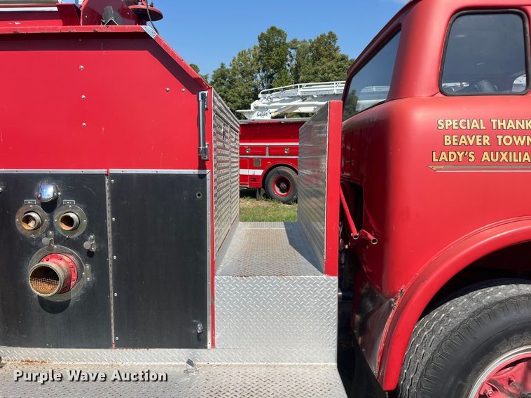 image for item EN5529 1979 Ford 900 pumper fire truck