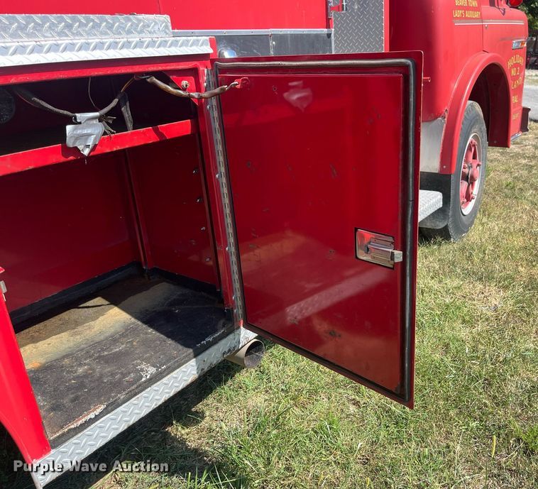 image for item EN5529 1979 Ford 900 pumper fire truck