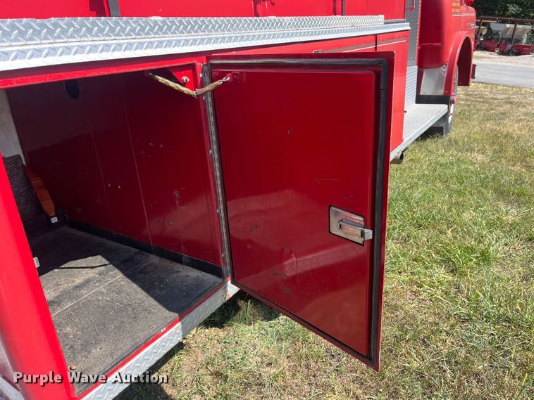 image for item EN5529 1979 Ford 900 pumper fire truck