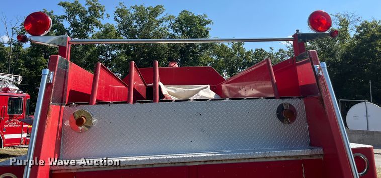 image for item EN5529 1979 Ford 900 pumper fire truck
