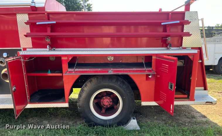 image for item EN5529 1979 Ford 900 pumper fire truck