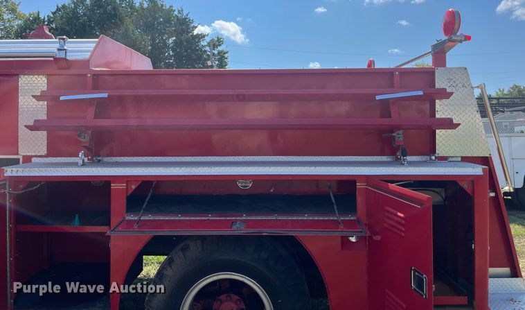 image for item EN5529 1979 Ford 900 pumper fire truck