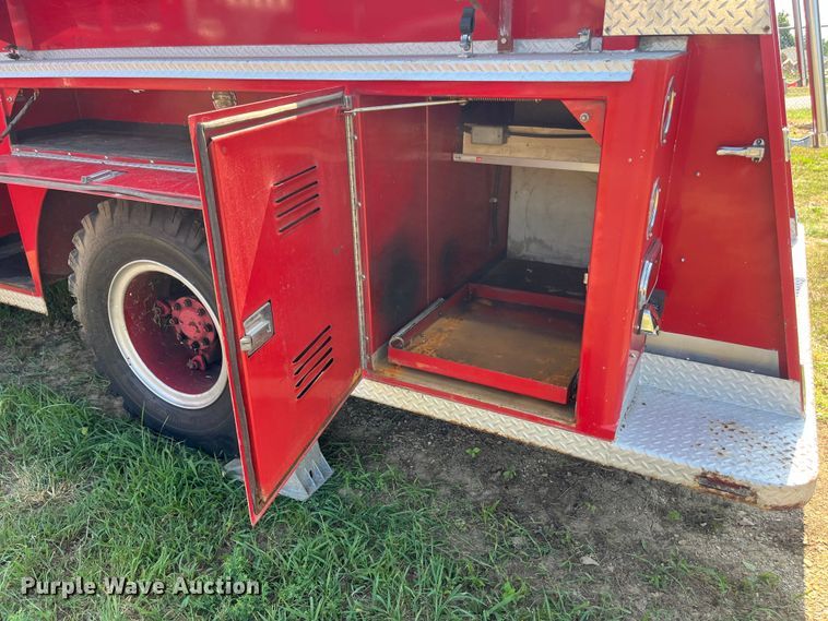 image for item EN5529 1979 Ford 900 pumper fire truck