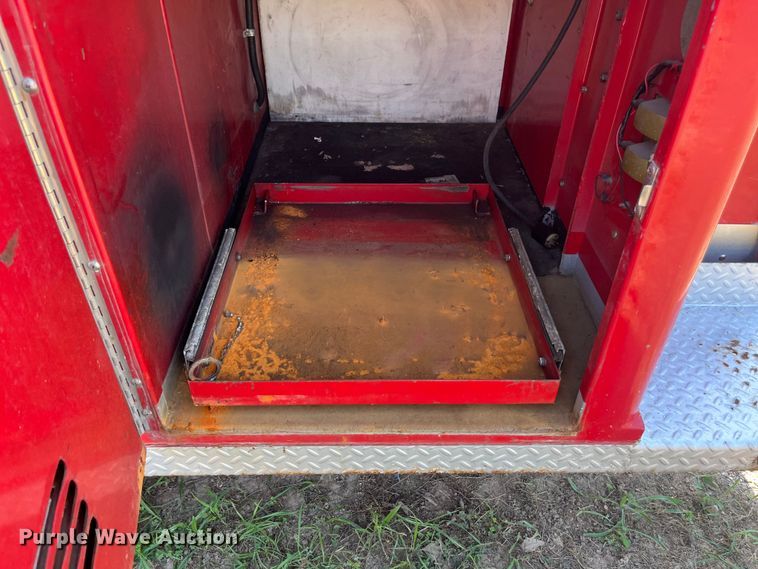 image for item EN5529 1979 Ford 900 pumper fire truck