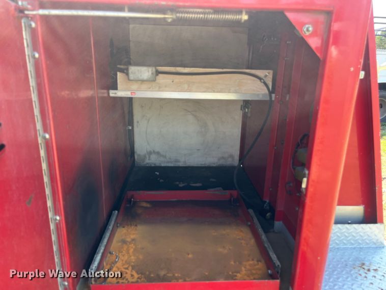 image for item EN5529 1979 Ford 900 pumper fire truck