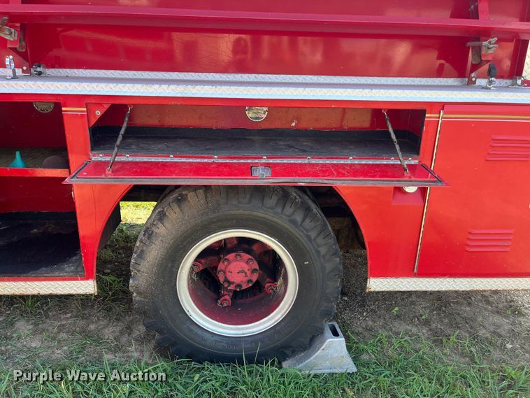 image for item EN5529 1979 Ford 900 pumper fire truck