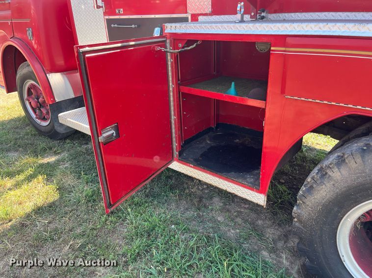 image for item EN5529 1979 Ford 900 pumper fire truck