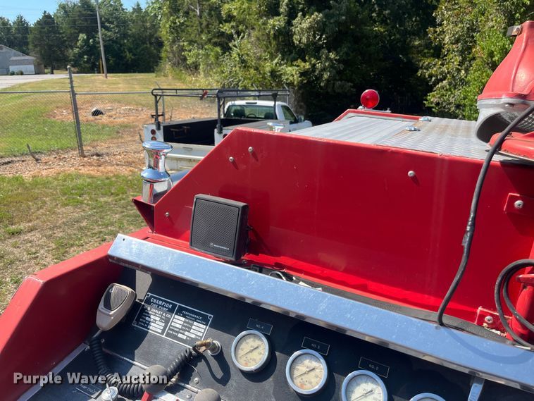 image for item EN5529 1979 Ford 900 pumper fire truck