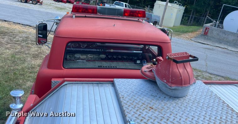 image for item EN5529 1979 Ford 900 pumper fire truck