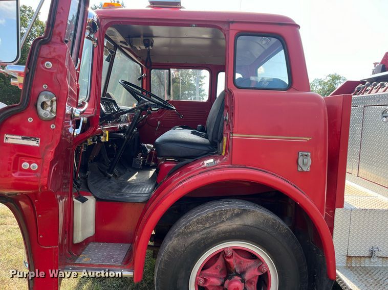 image for item EN5529 1979 Ford 900 pumper fire truck