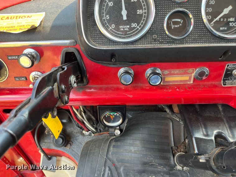 image for item EN5529 1979 Ford 900 pumper fire truck