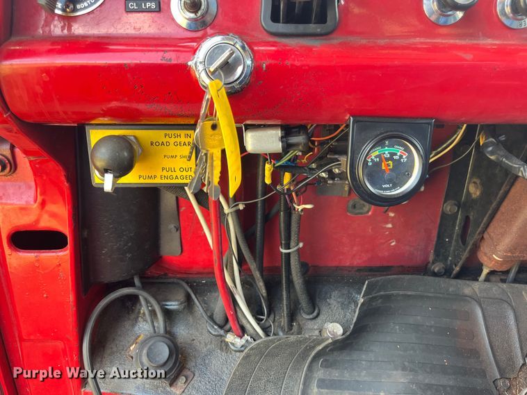 image for item EN5529 1979 Ford 900 pumper fire truck