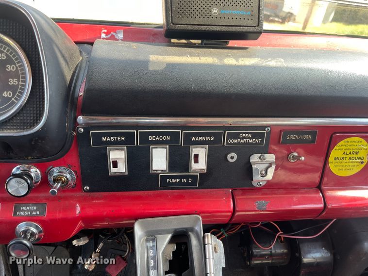 image for item EN5529 1979 Ford 900 pumper fire truck