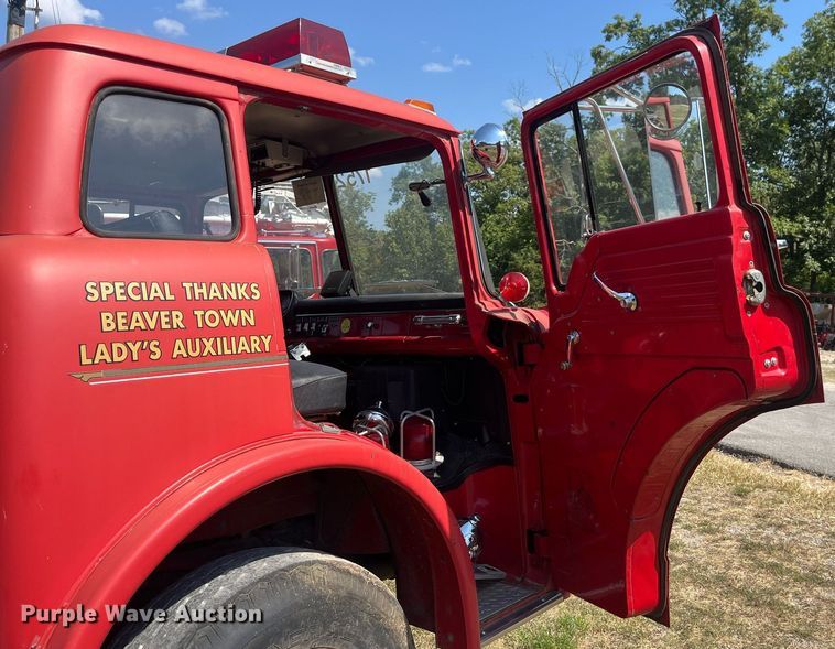 image for item EN5529 1979 Ford 900 pumper fire truck