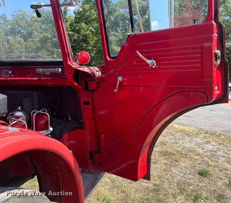 image for item EN5529 1979 Ford 900 pumper fire truck