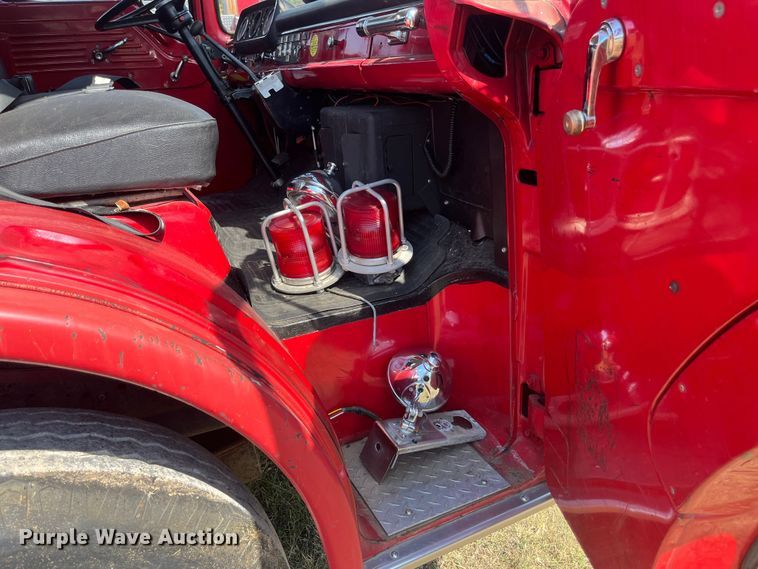 image for item EN5529 1979 Ford 900 pumper fire truck