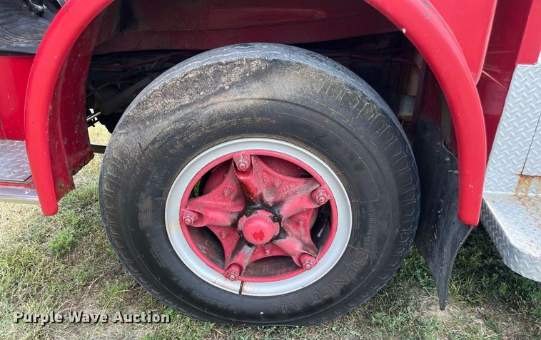 image for item EN5529 1979 Ford 900 pumper fire truck