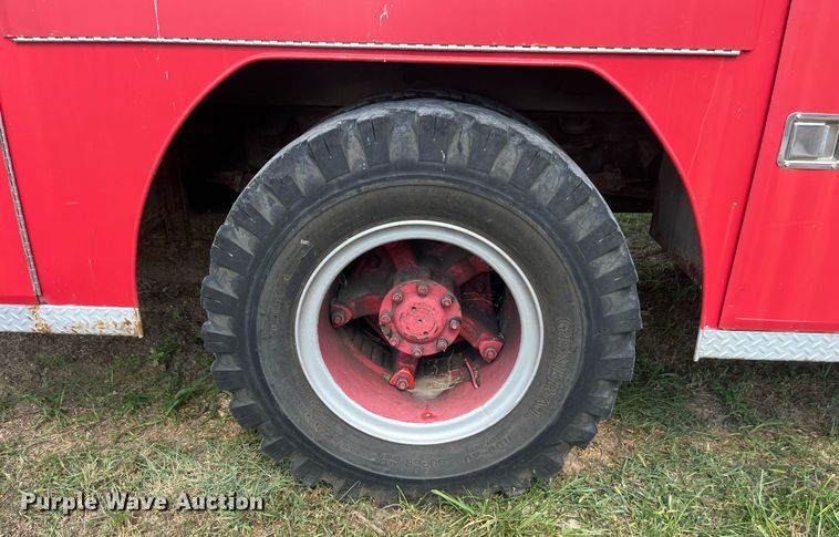 image for item EN5529 1979 Ford 900 pumper fire truck