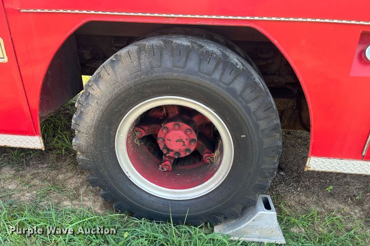 image for item EN5529 1979 Ford 900 pumper fire truck