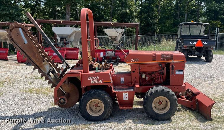 image for item EN5531 1998 Ditch Witch 3700DD trencher