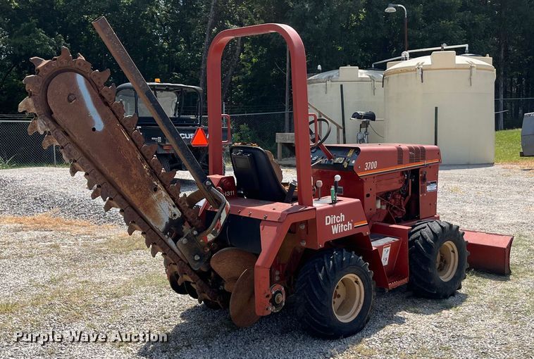image for item EN5531 1998 Ditch Witch 3700DD trencher