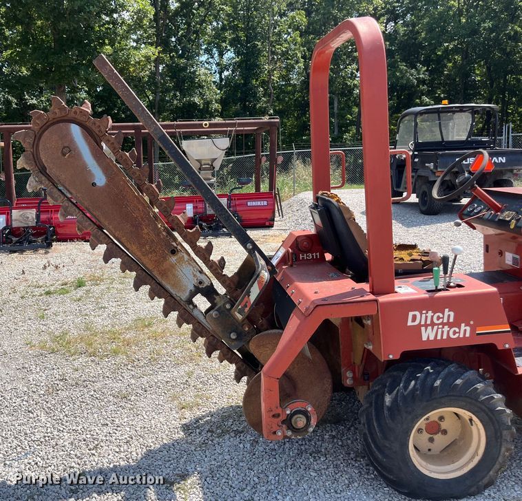 image for item EN5531 1998 Ditch Witch 3700DD trencher