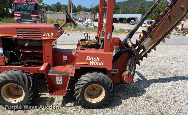 image for item EN5531 1998 Ditch Witch 3700DD trencher
