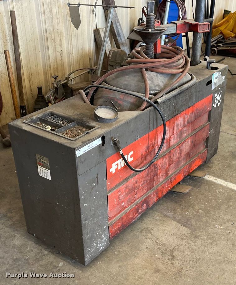 image for item EN5533 FMC 7600 tire machine