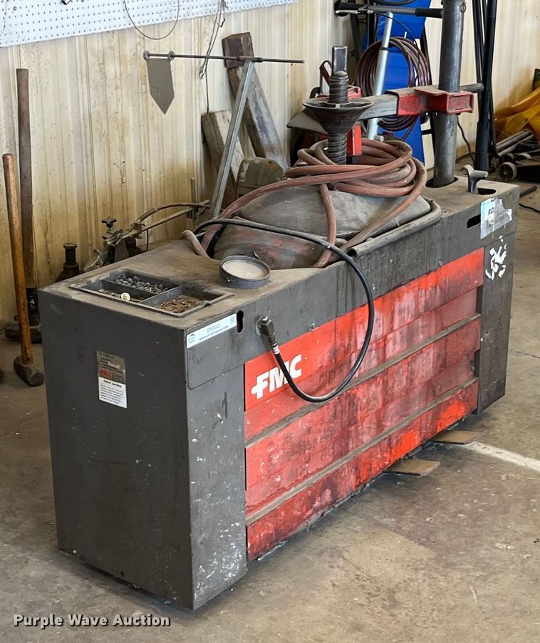 image for item EN5533 FMC 7600 tire machine