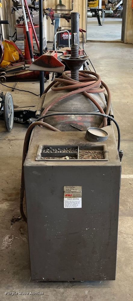 image for item EN5533 FMC 7600 tire machine