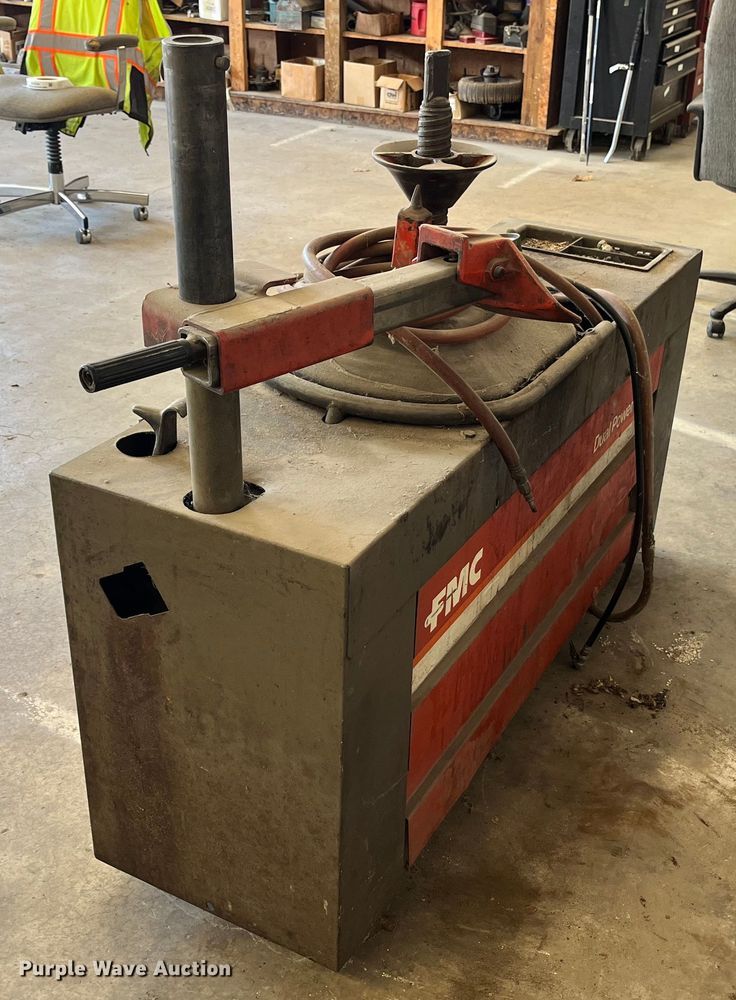 image for item EN5533 FMC 7600 tire machine